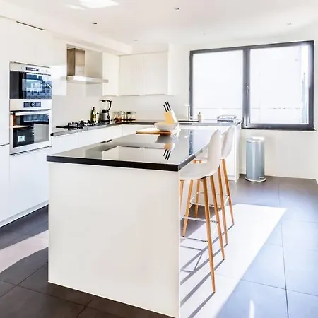 Private Penthouse With Unique View - Apartment *